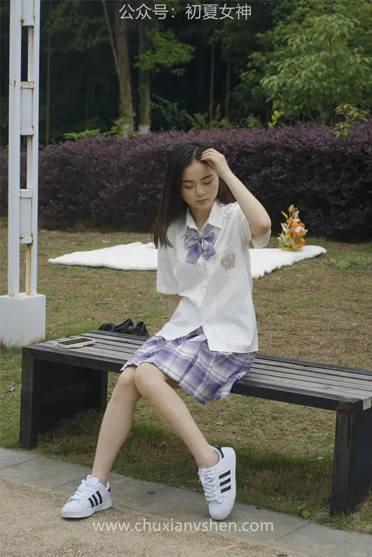 初夏女神 NO.076 十一 周末丛林 JK套搭配的袜子遭嫌弃 - 初夏女神